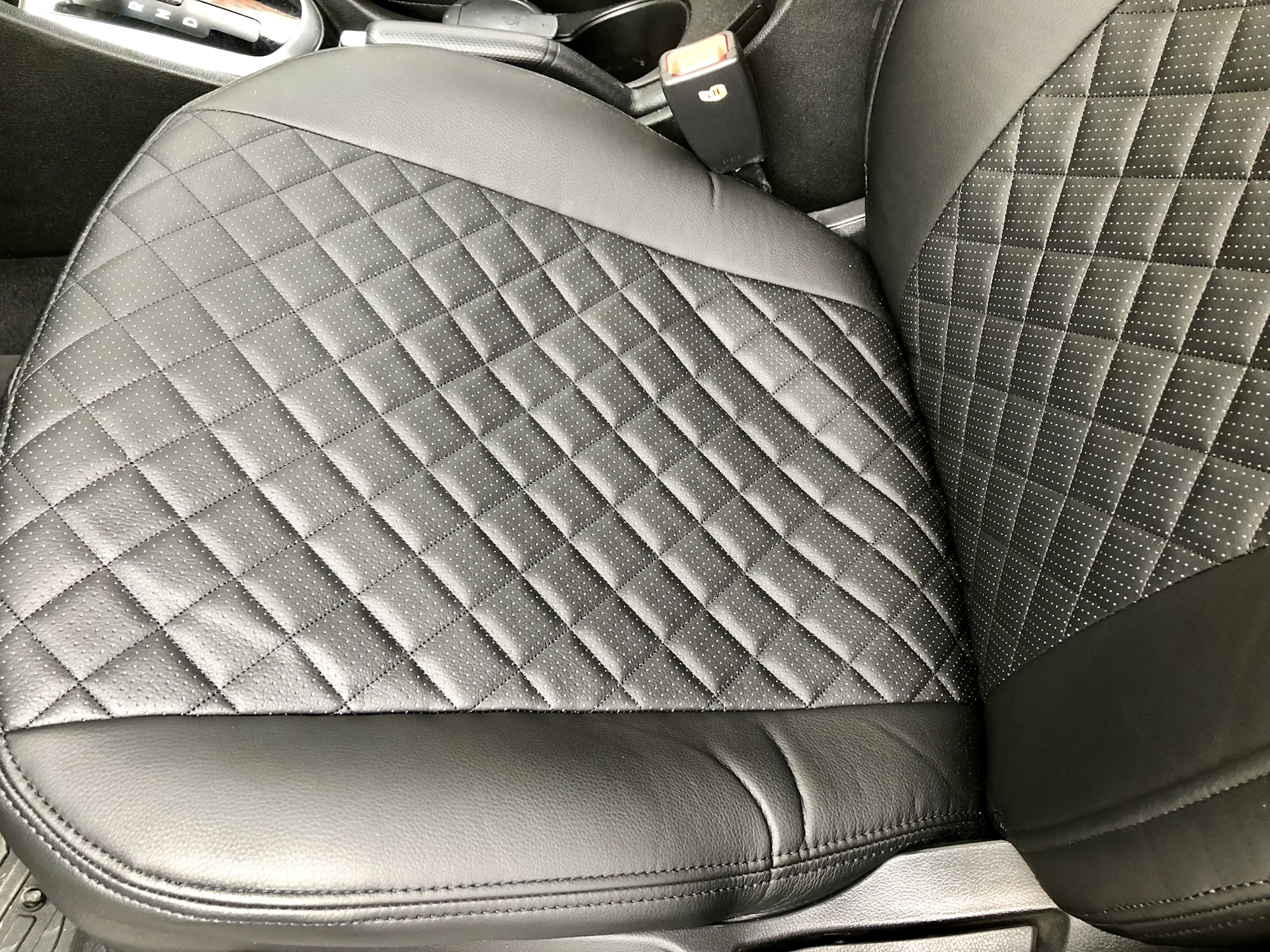 Бежевые чехлы в пежо 308. Авточехлы эко. Чехлы экокожа пежо 407. Чехлы автопилот экокожа алькантара ромб. Чехлы экокожа.