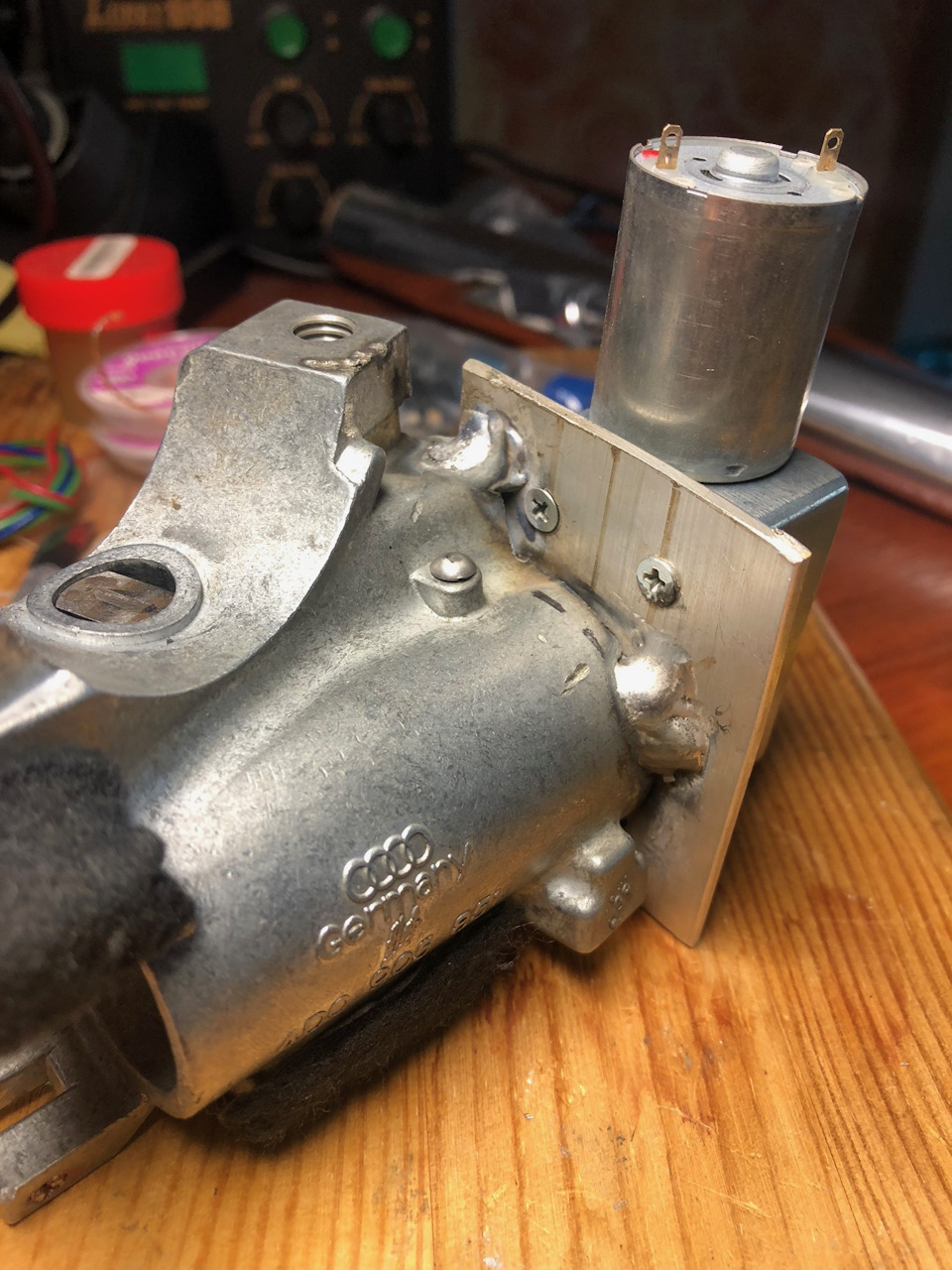 Собраный замок с редутором — Audi A8 (D2)