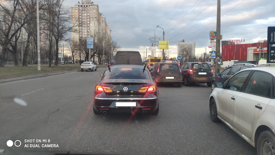 Кто знает что это такое у Пассата на крыше? :) — Audi A6 (C6), 3 л ...