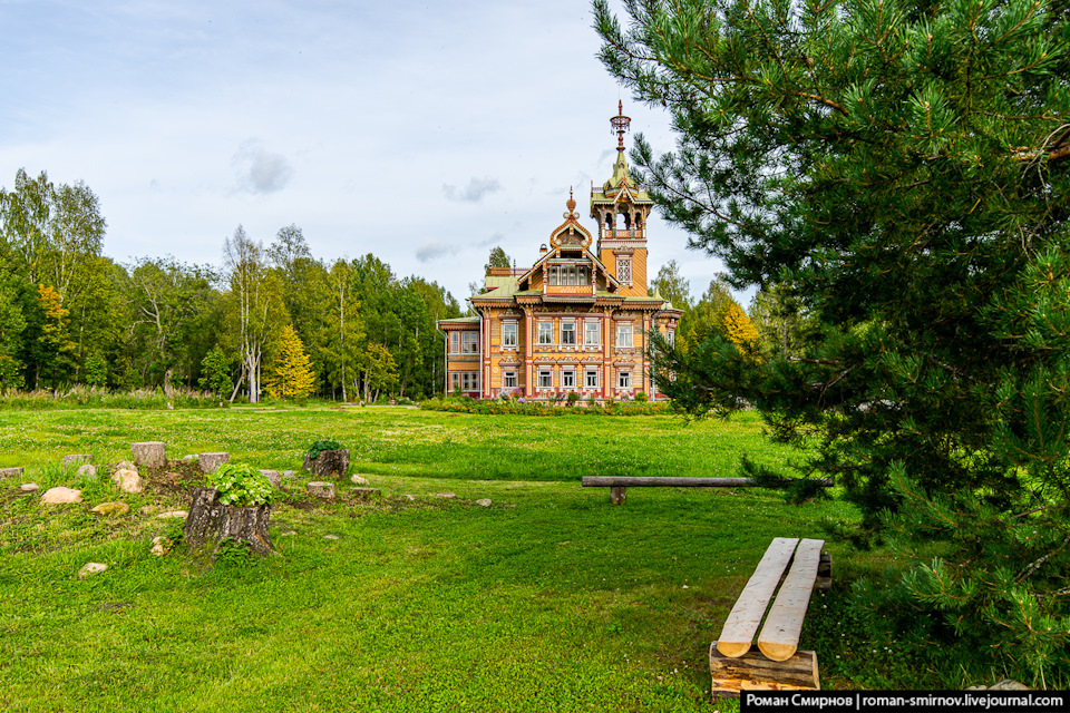 асташово лесной терем история. iwAAAgJBfuA 960. асташово лесной терем история фото. асташово лесной терем история-iwAAAgJBfuA 960. картинка асташово лесной терем история. картинка iwAAAgJBfuA 960. В 30 километрах от города Чухломы Костромской области, в деревне Асташово стоит необычайно красивый терем. Или, как его чаще называют, Лесной терем. Его в конце XIX века построил в подарок своей молодой жене разбогатевший крестьянин Мартьян Сазонов. Название «Лесной терем» — не случайное, он стоит посреди глухих лесов, как раз в тех местах, куда в 1613 году Иван Сусанин завел польско-литовский отряд. Как же сложилась судьба этого удивительного строения? Давайте разберемся. асташово лесной терем история. iwAAAgJBfuA 960. асташово лесной терем история фото. асташово лесной терем история-iwAAAgJBfuA 960. картинка асташово лесной терем история. картинка iwAAAgJBfuA 960. В 30 километрах от города Чухломы Костромской области, в деревне Асташово стоит необычайно красивый терем. Или, как его чаще называют, Лесной терем. Его в конце XIX века построил в подарок своей молодой жене разбогатевший крестьянин Мартьян Сазонов. Название «Лесной терем» — не случайное, он стоит посреди глухих лесов, как раз в тех местах, куда в 1613 году Иван Сусанин завел польско-литовский отряд. Как же сложилась судьба этого удивительного строения? Давайте разберемся.