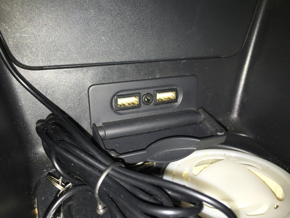 Новый USB и AUX блок — Renault Fluence