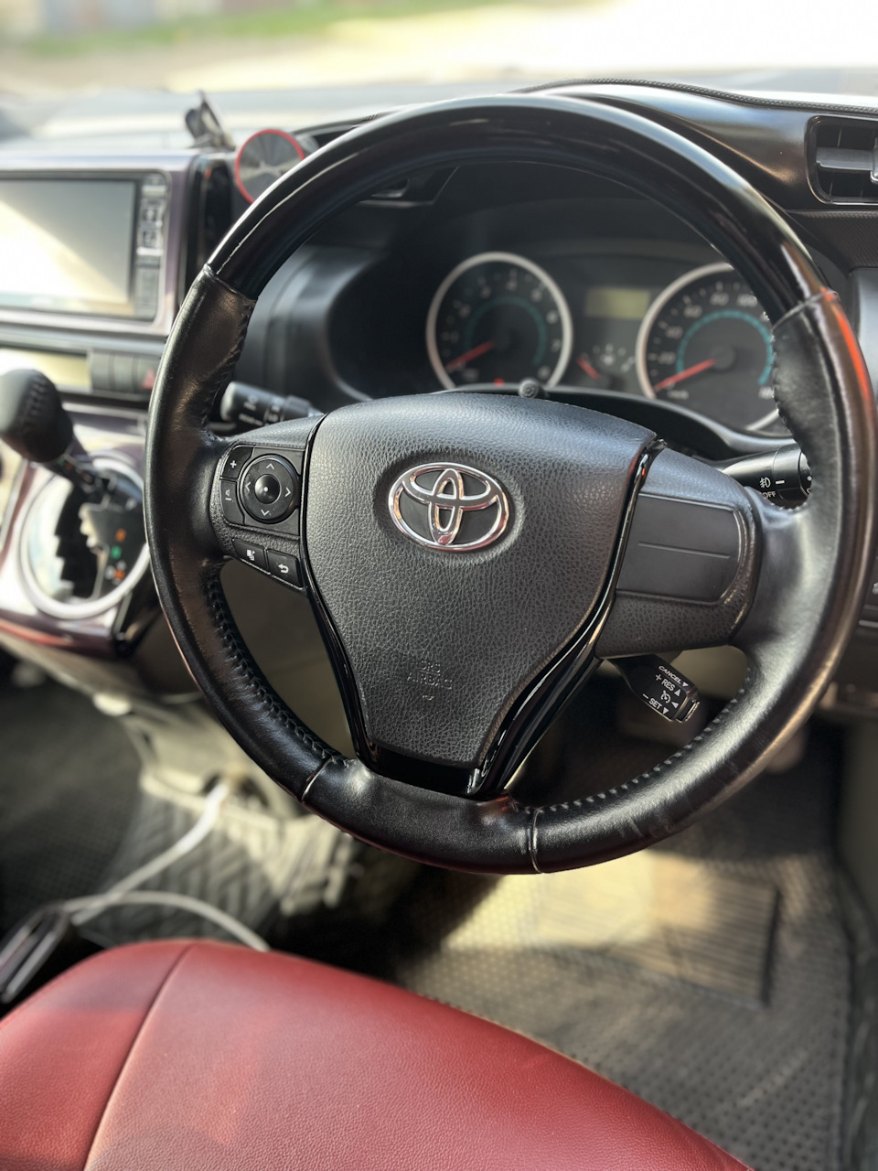 Wish 20 руль от voxy 80/esquire — Toyota Wish (AE20), 1,8 л, 2011