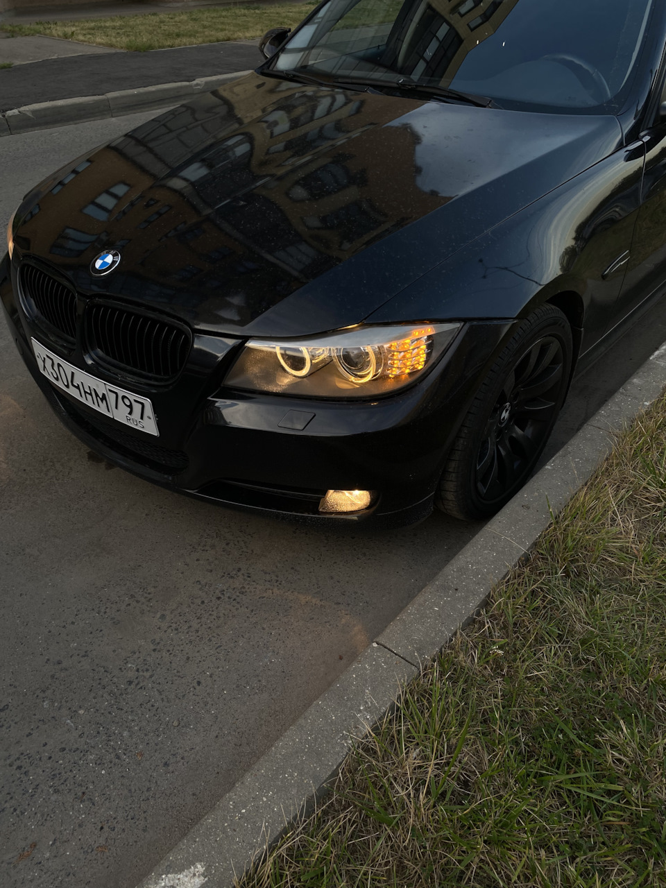 Руль от F10 в E90 — BMW 3 series (E90), 2 л, 2011 года | стайлинг | DRIVE2