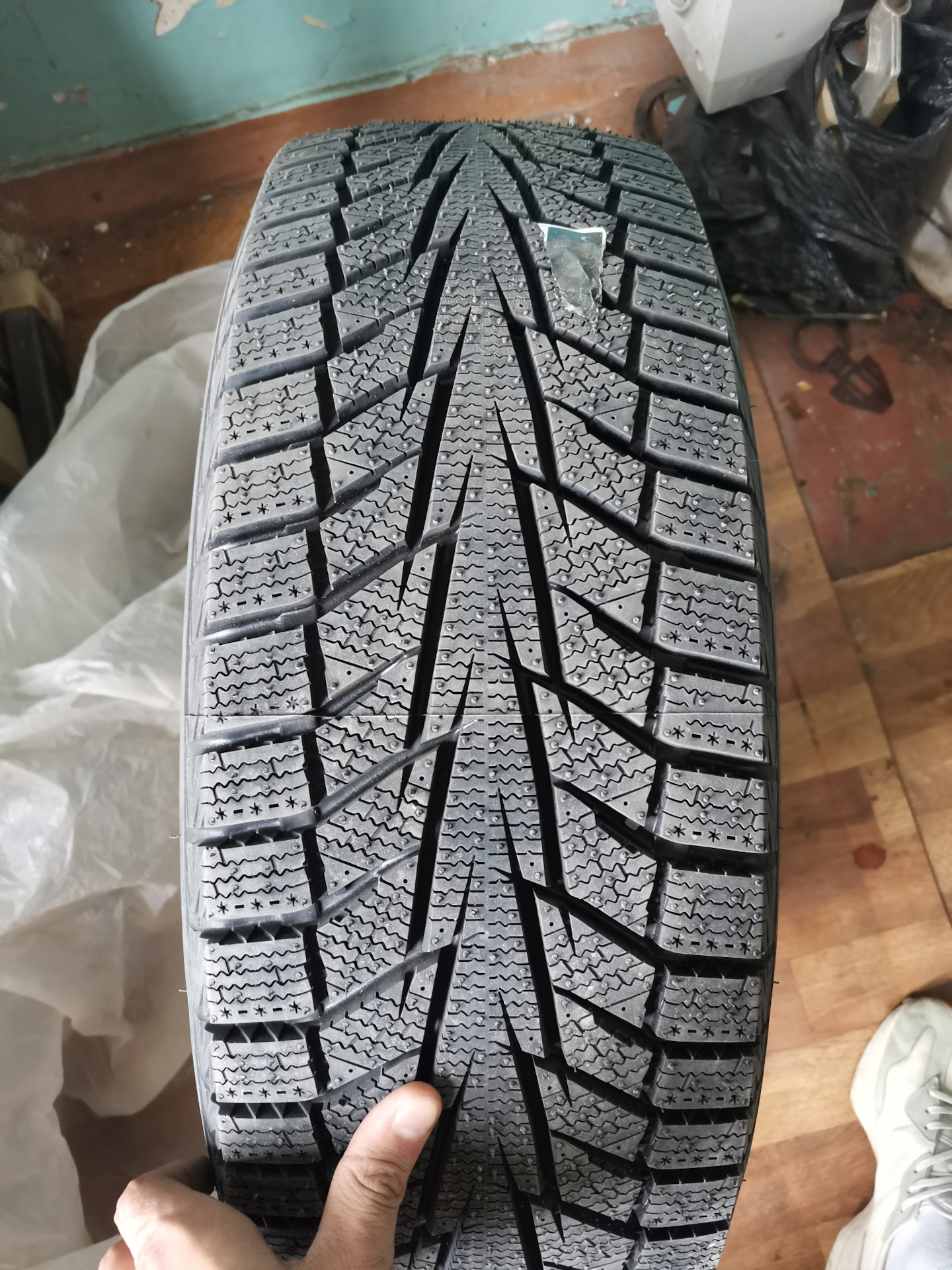 Hankook i cept w616 отзывы. Winter i cept iz2. Ханкук Винтер i cept iz2 185/65/15. Ханкук w 616 р 14 на штамповках.