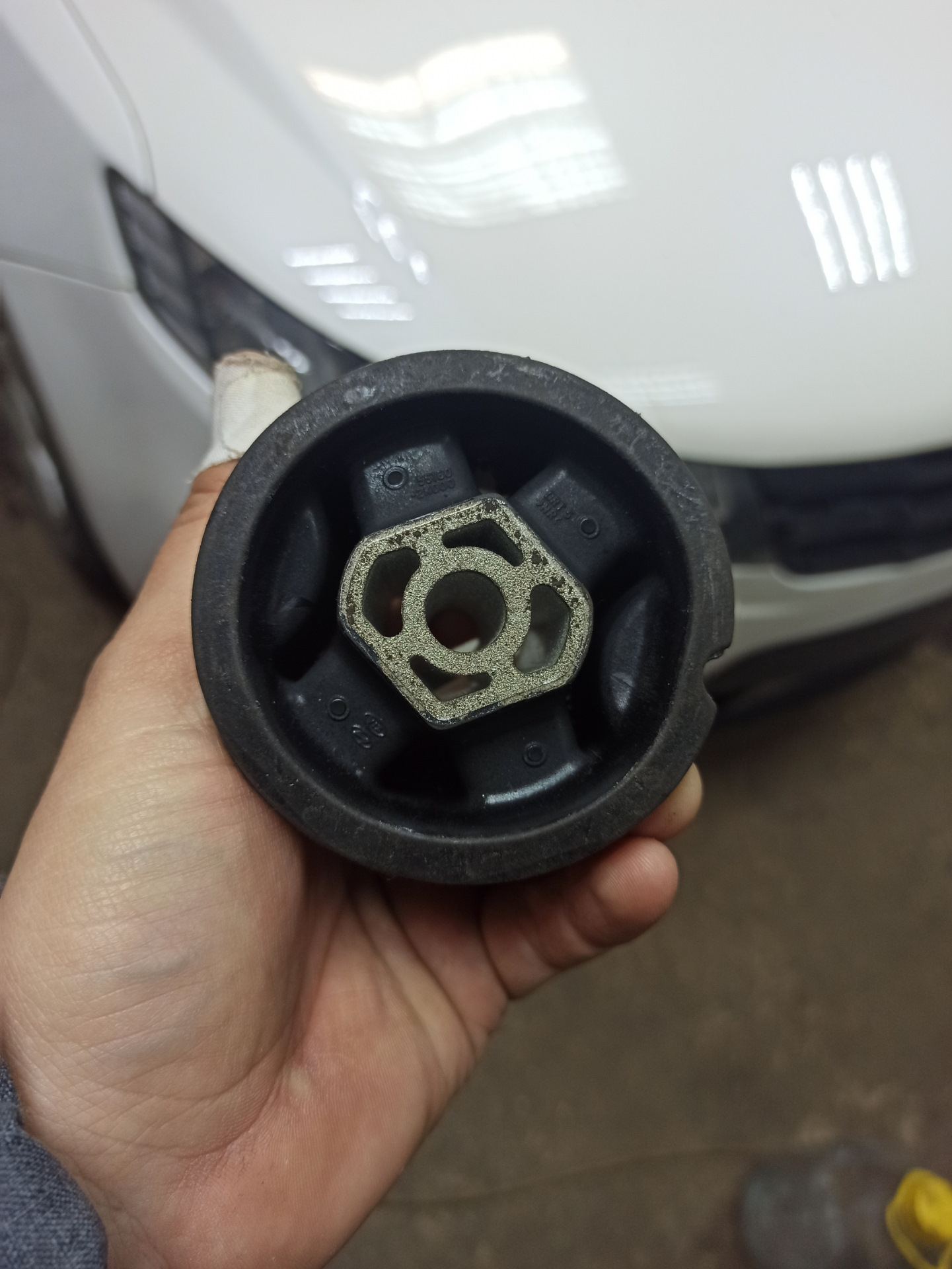 Замена сайлентблоков задней балки — KIA Cerato (2G), 2 л, 2011 года ...