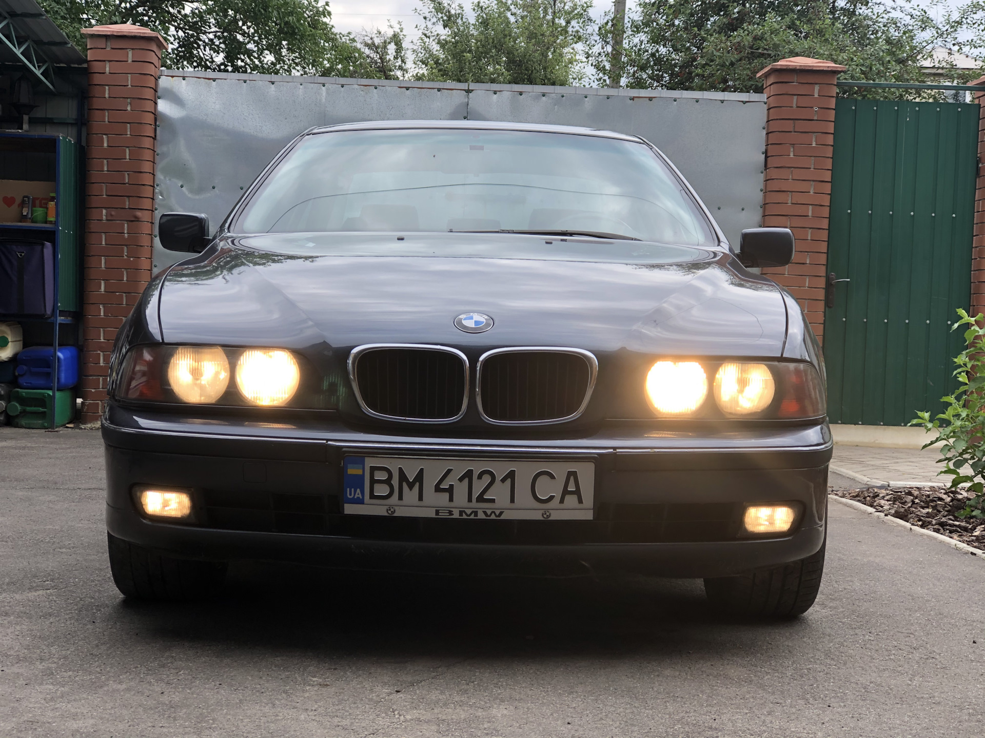Е39 рест и дорест. Bmw e39 дорест. Е39 рест и дорест. Бвм е 39 рест. Бмв 39 рест дорест.