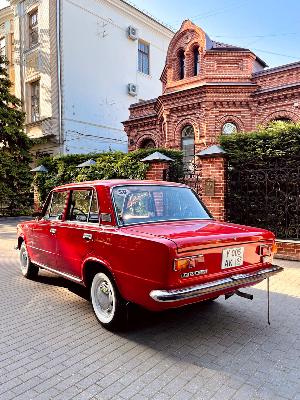 15. Фото старой машины у старого дома📸 — Lada 21013, 1,2 л, 1984 года |  фотография | DRIVE2