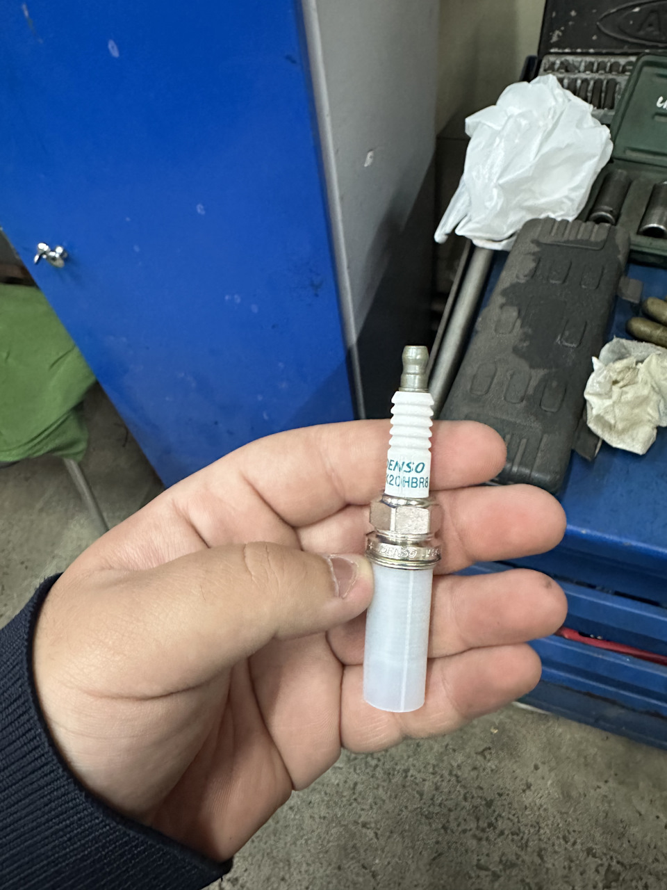 Замена свечей зажигания, промывка дроссельной заслонки — Toyota Camry ...