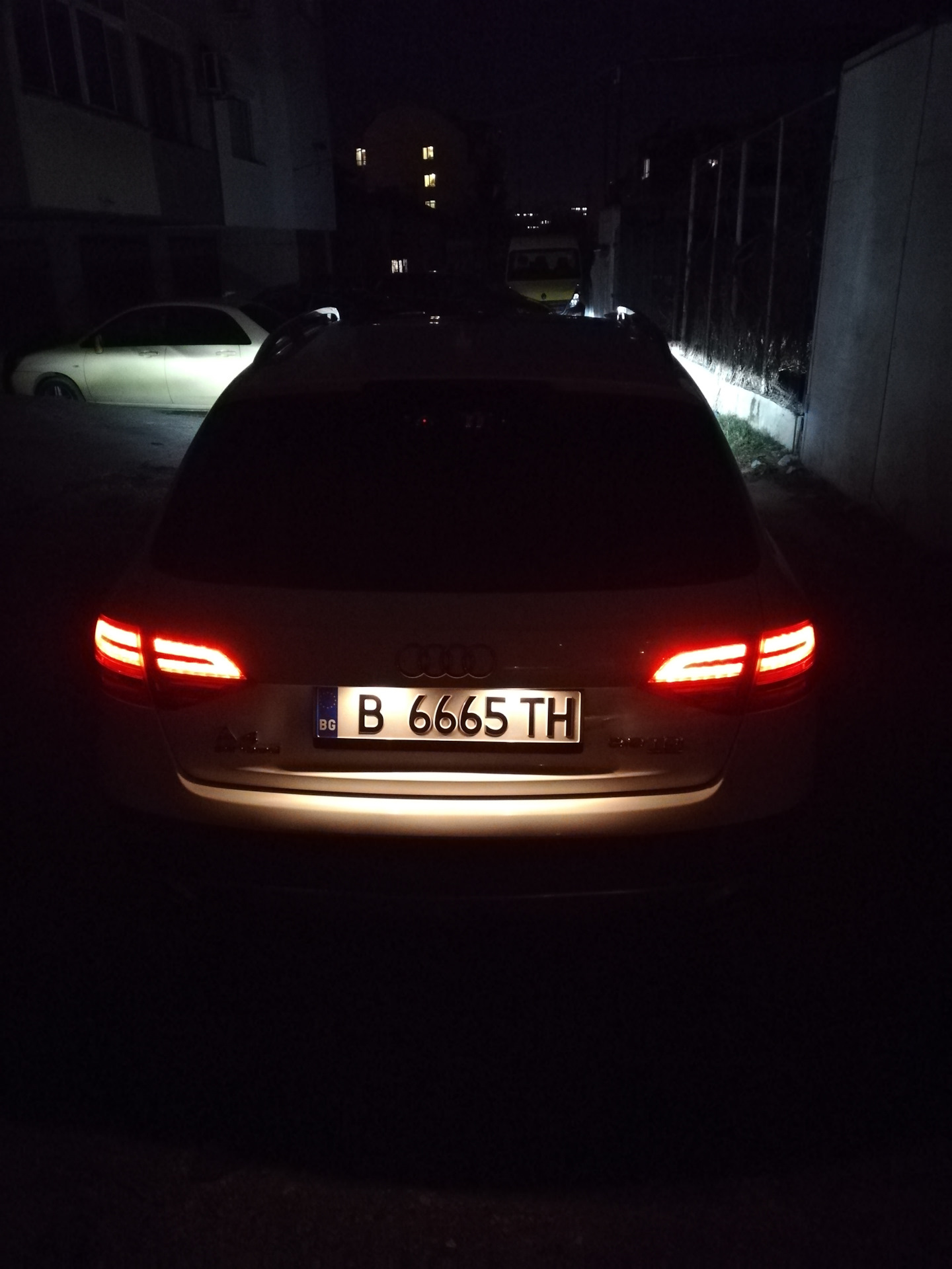 Ремонт заднего фонаря — Audi A4 Allroad (B8), 3 л, 2009 года | поломка ...