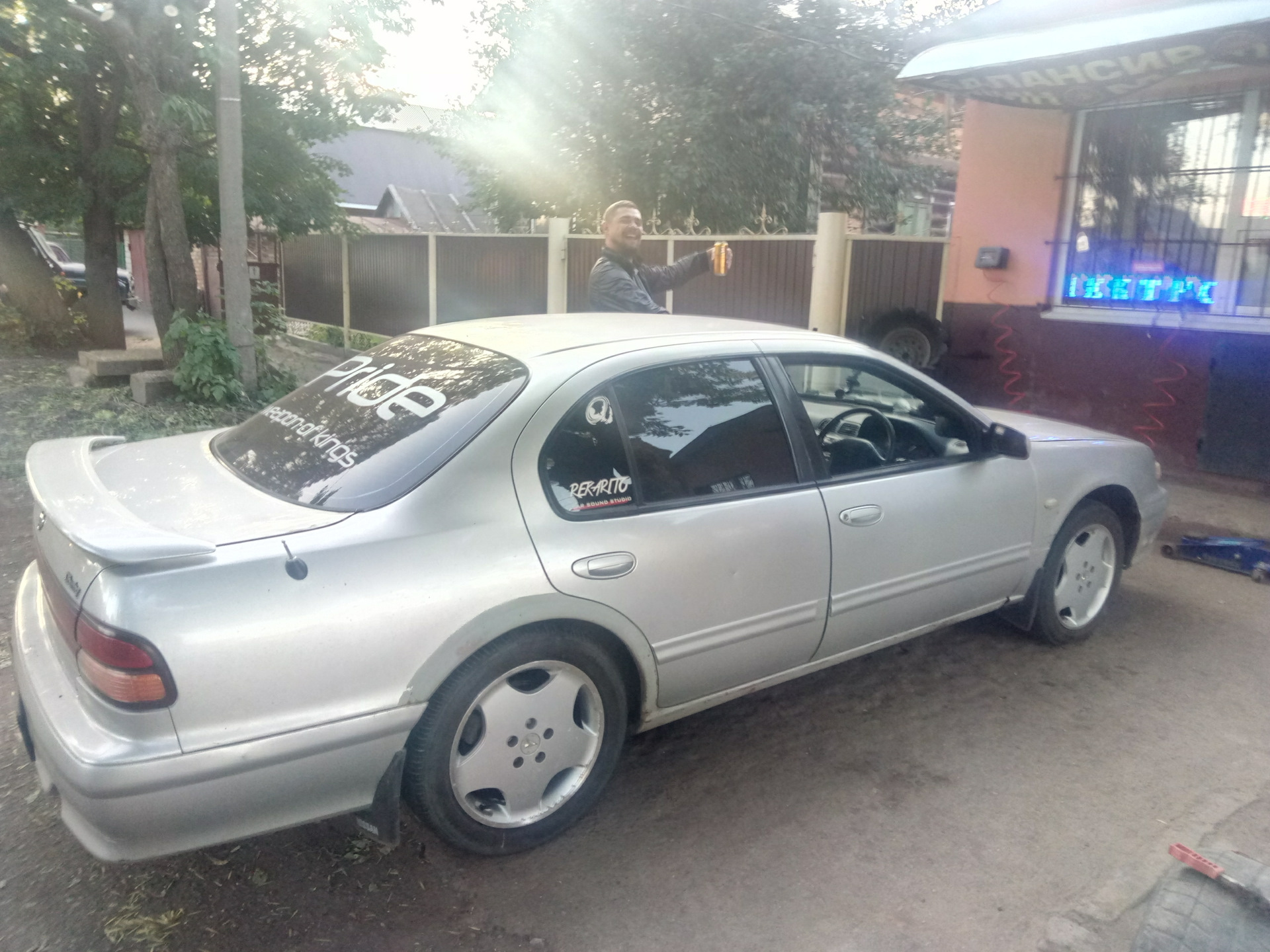 Ниссан уфа. Nissan Cefiro на 17 дисках. Ниссан Цефиро на 17 дисках. Cefiro 29 кузов. Цефиро на моноблоках.