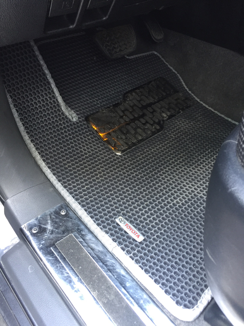 Замена блока резистора (реле) вентилятора охлаждения — Citroen C4 (1G ...