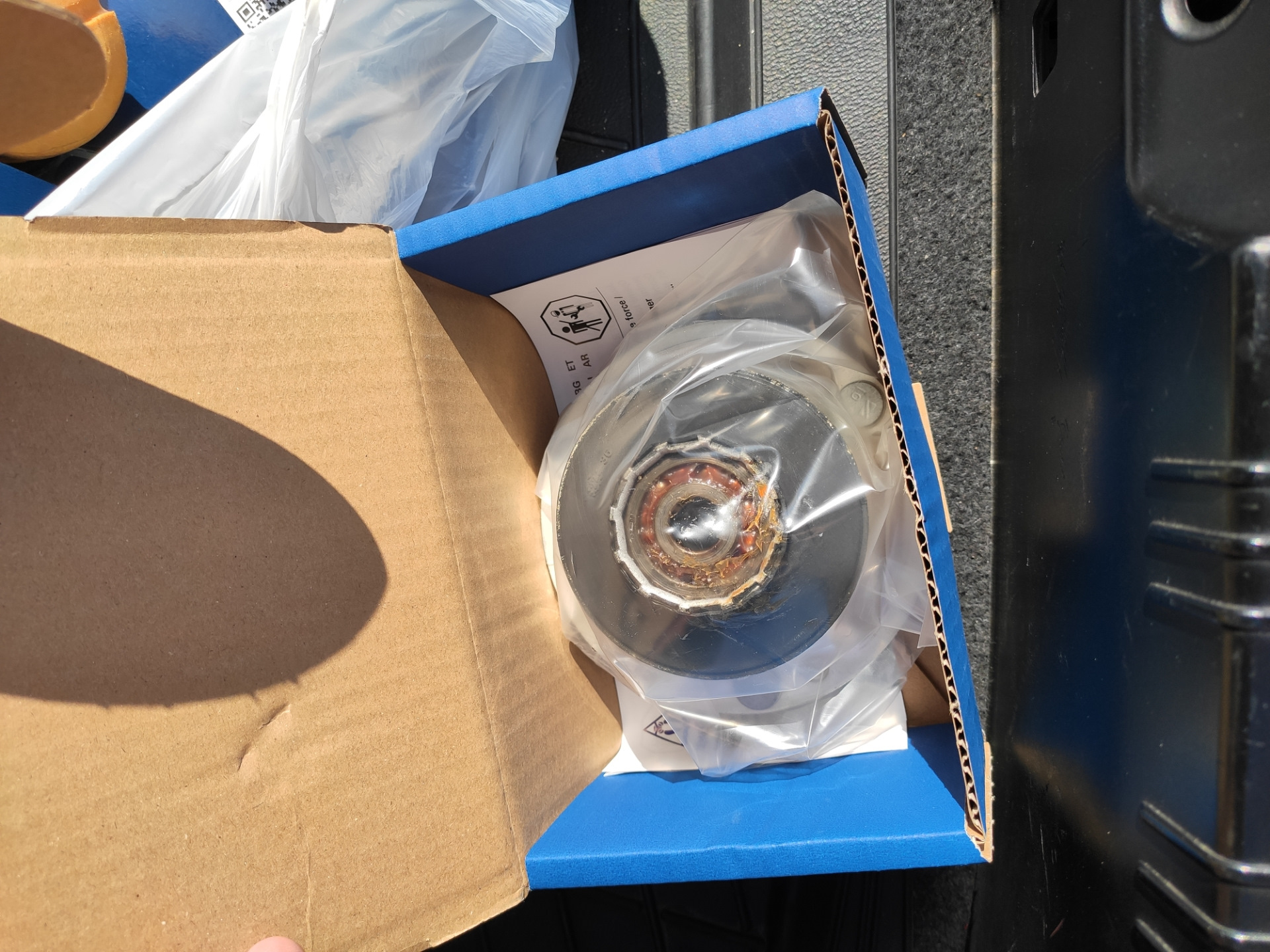 Замена опоры амортизатора и чашки амортизатора — BMW 5 series (E60), 3 ...