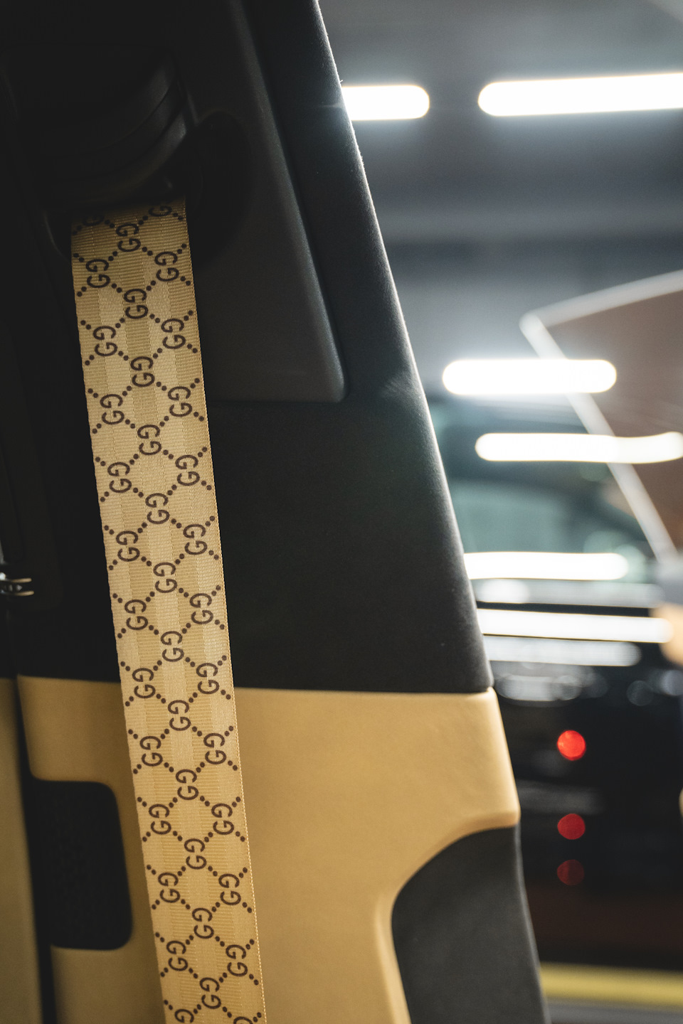 Бежевые ремни Gucci на Lamborghini Urus — Grand Design на DRIVE2