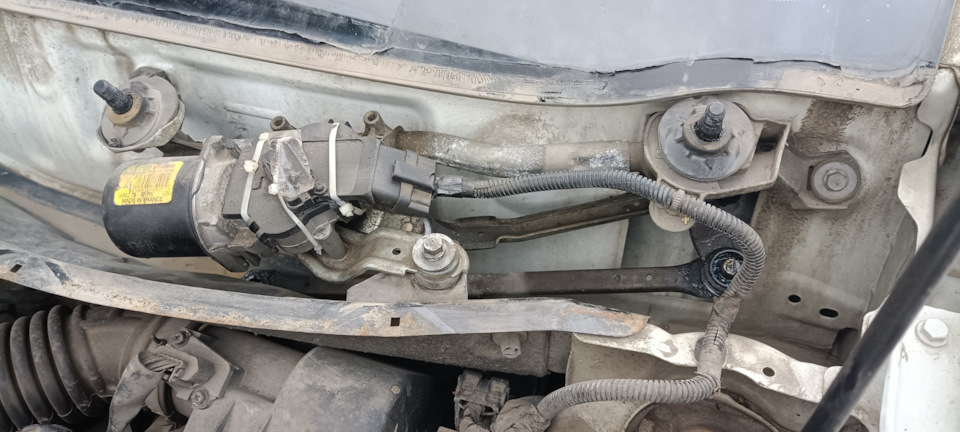 Замена трапеции дворников — Nissan Note (1G), 1,6 л, 2012 года ...