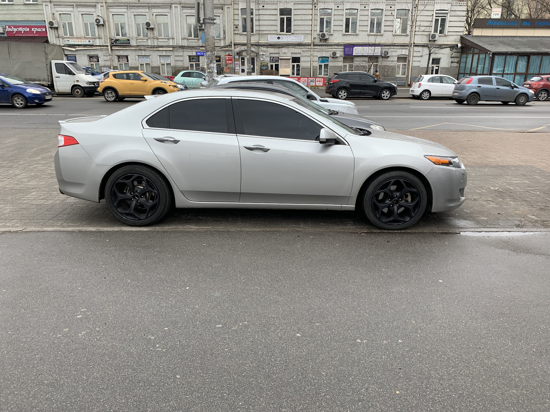 Обулся на 18 радиус, вид спорный🙃 — Honda Accord (8G), 2,4 л., 2010 ...