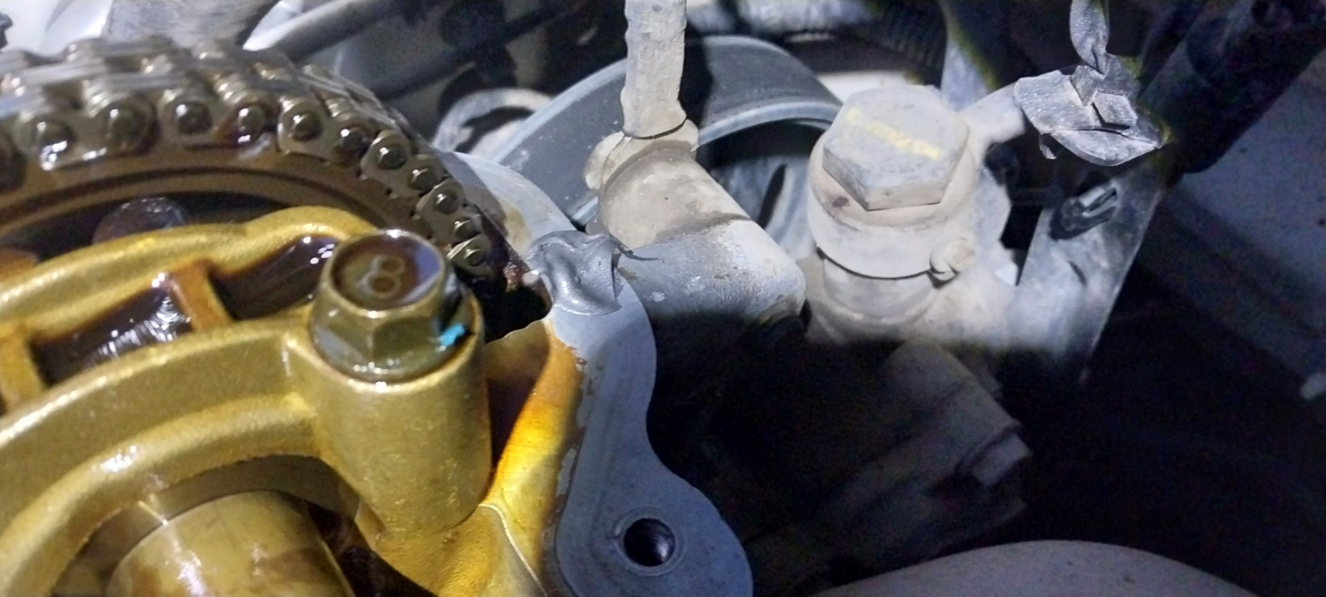 Пробег 208000. Замена прокладки клапанной крышки. Проверка натяжения ...