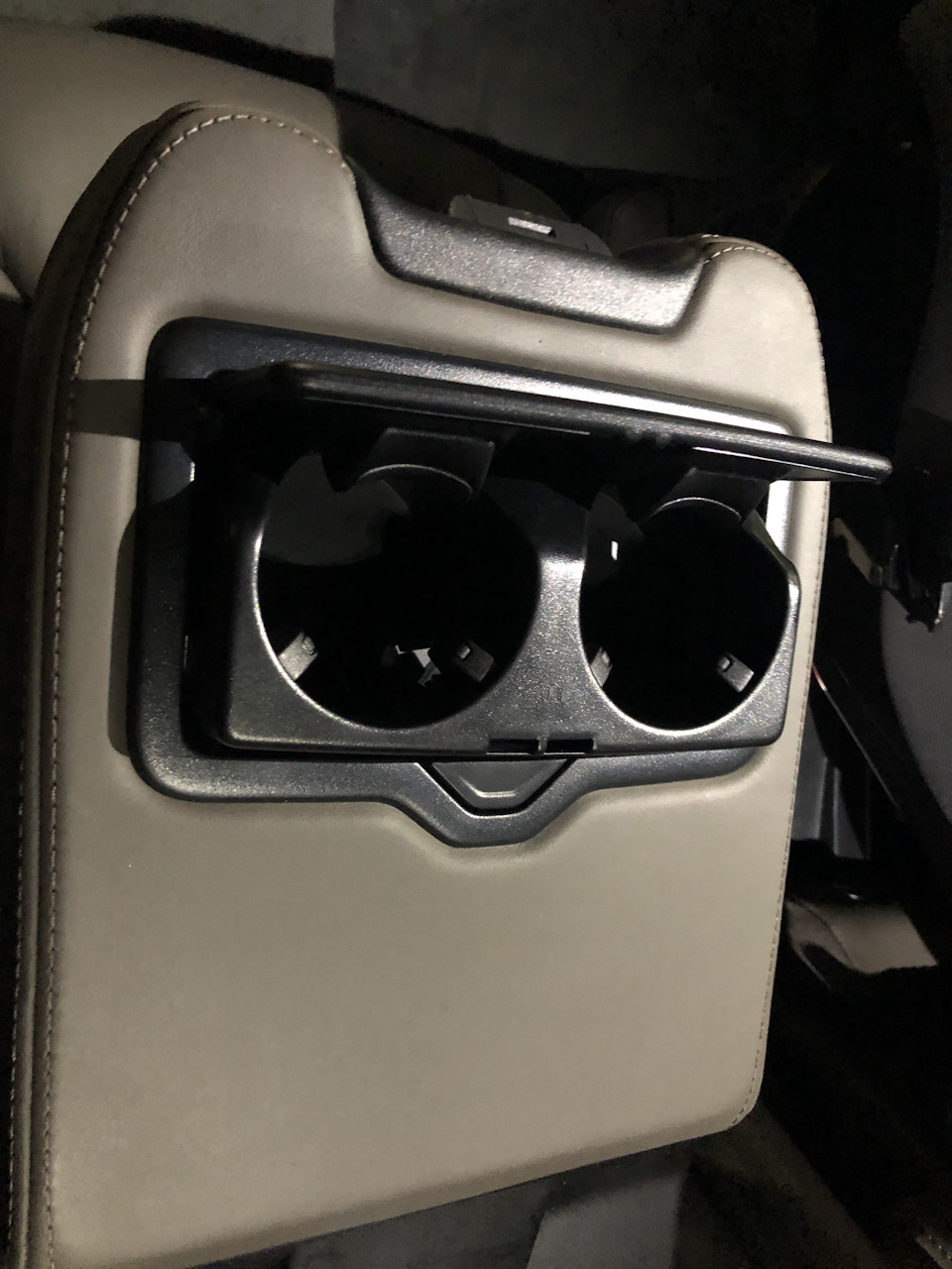 Прошу поделиться опытом — задние подстаканники. — Audi Q7 (2G), 3 л ...