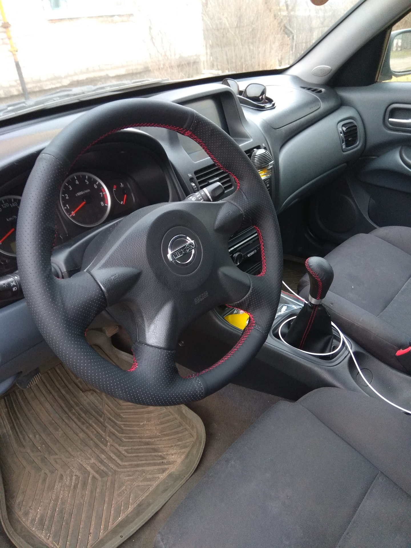 Nissan Almera n16 2006 салон