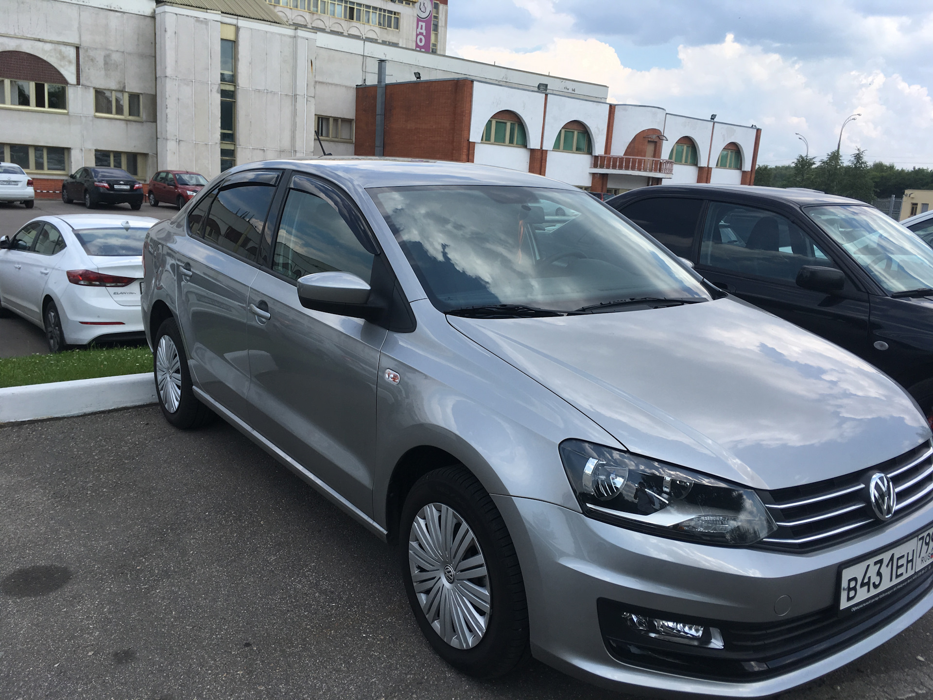 Цвет серый поло. Фольксваген поло 2014 серая. Volkswagen Polo серый. Серый Tungsten Volkswagen Polo. VW Polo sedan серый.