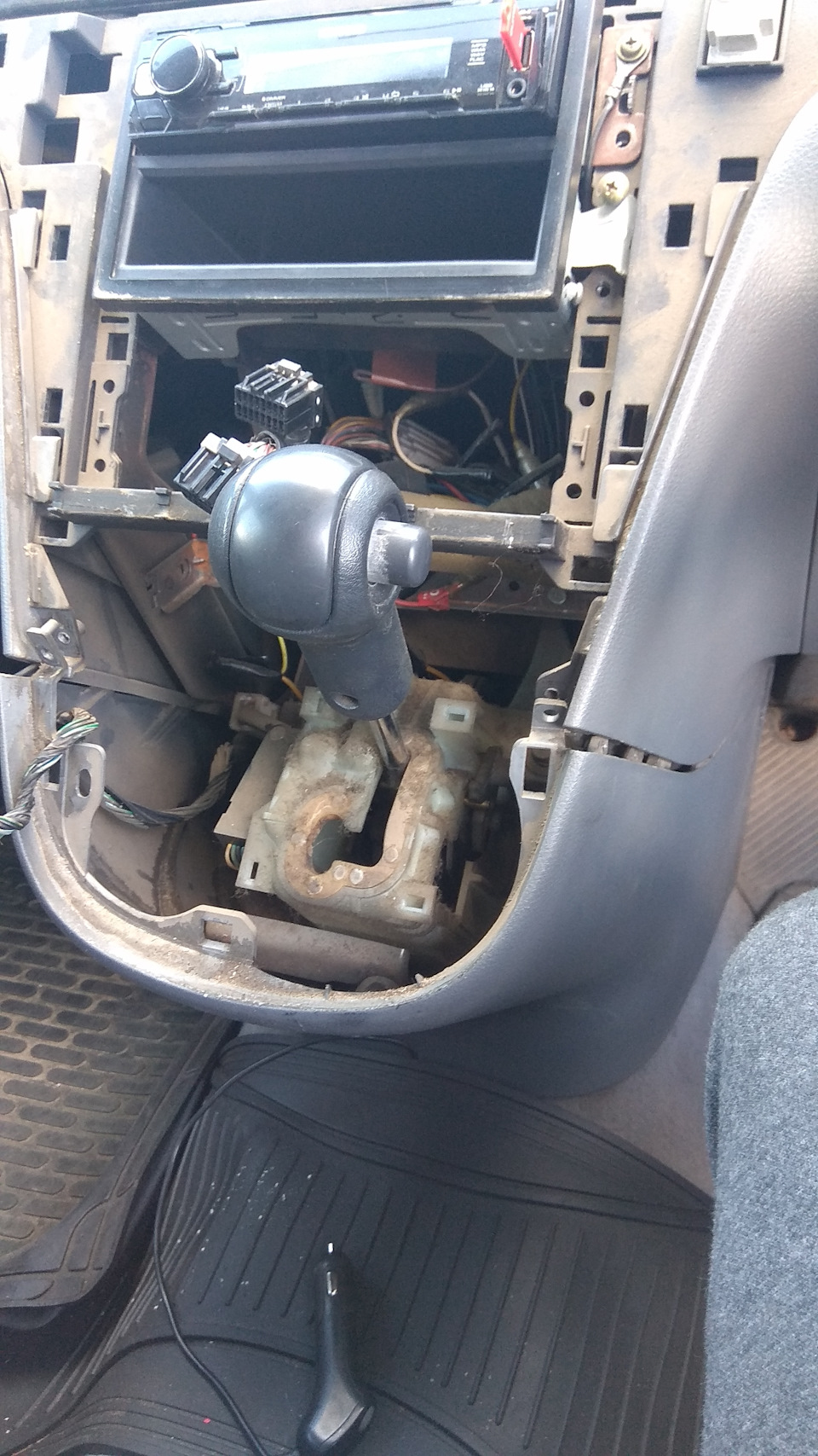 Не переключает селектор!и не заводится! — Mitsubishi Airtrek, 2 л, 2001 ...