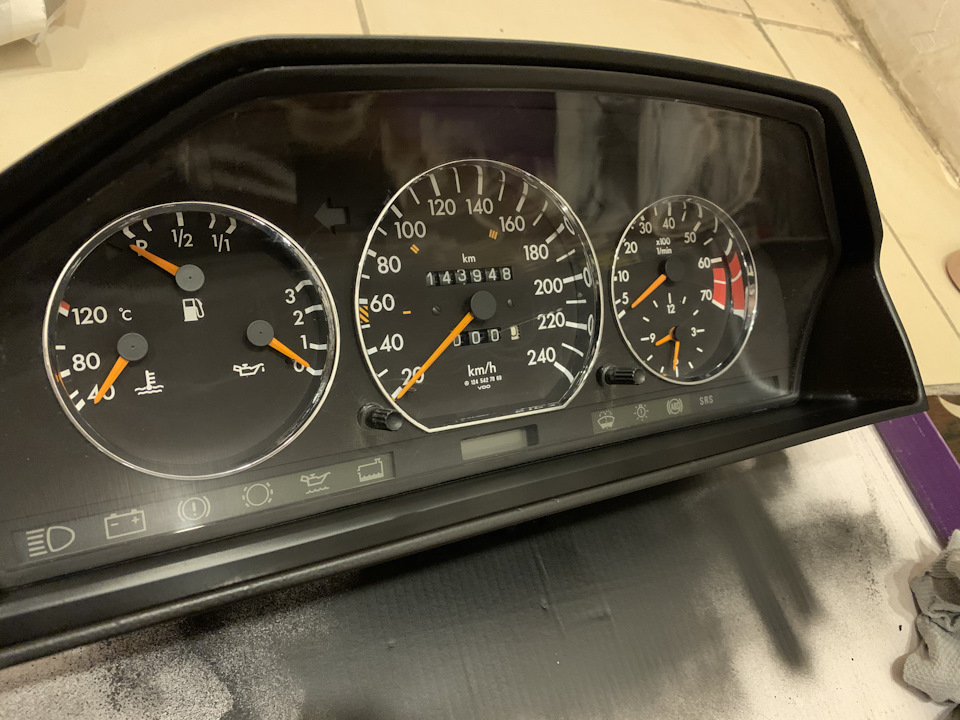 Приборная панель 124 Приборная панель 124