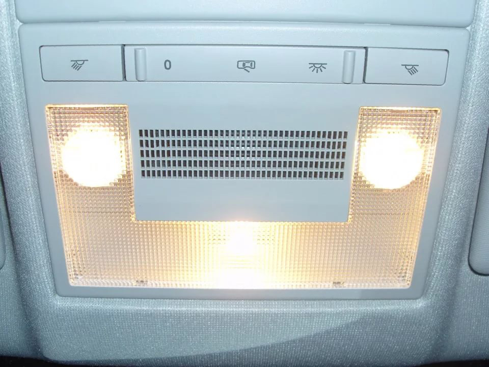 Замена салонного плафона — Volkswagen Polo Sedan, 1,4 л, 2018 года ...