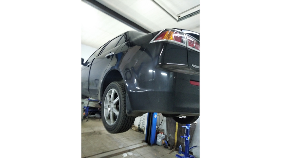 Тормозная жидкость — Mitsubishi Lancer X, 1,5 л, 2011 года | плановое ...