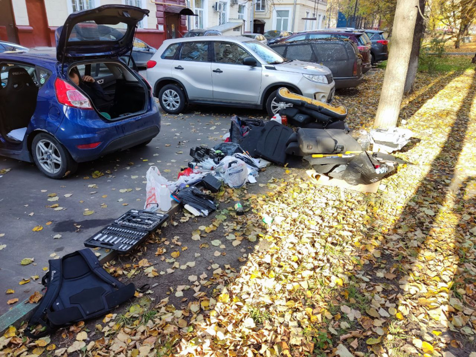 ммм, куча ненужной фигни — Ford Fiesta (Mk VI)