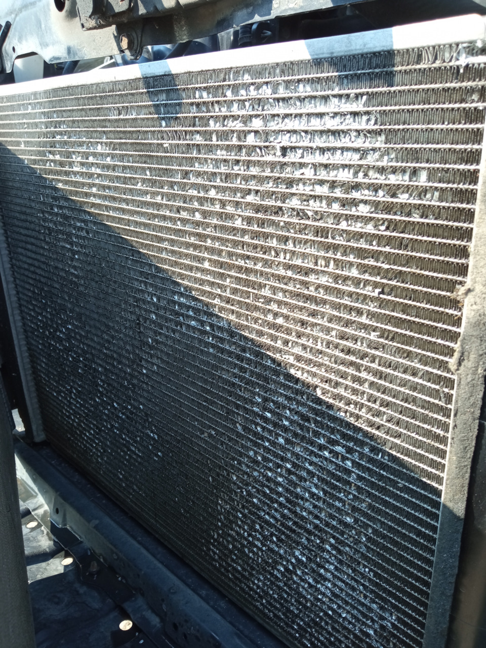 Загнули соты радиатора Керхером. Лучше бы не мыл — KIA Rio (3G), 1,6 л ...