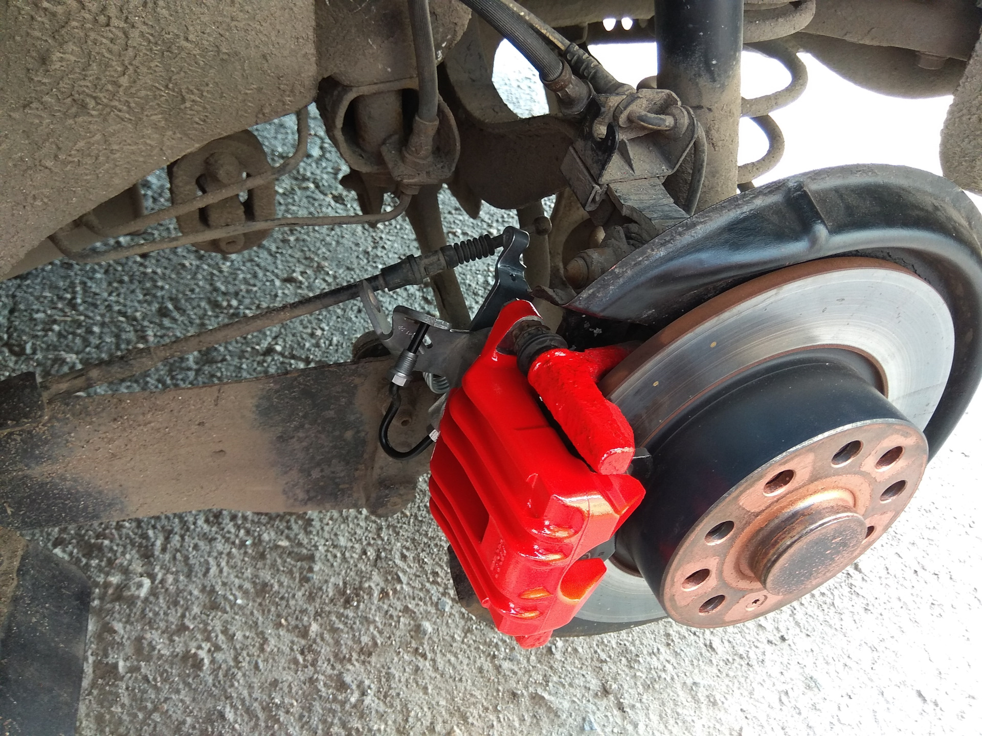 Как одеть суппорт. Колодки тормозные передние к суппорту 20767502. Как одеть суппорт. Ваз 2114 тормозной поршень передний. Суппорта 4pot на hyundai sonata ef.