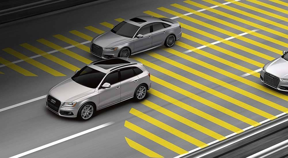 Ассистент полосы движения. Ассистент перестроения Audi q8. Ассистент смены полосы движения в автомобиле. Игра машина со сменой полос. Смена полосок.