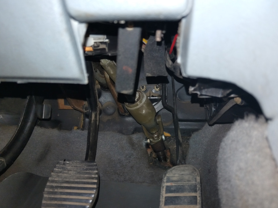 Трос капота быть от Рено 19 — Renault Laguna I, 1,6 л, 1998 года ...