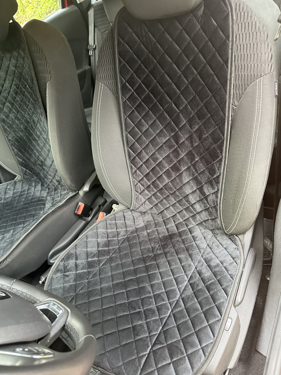 Новые накидки на сиденья — Renault Kaptur (2020), 1,6 л, 2020 года ...