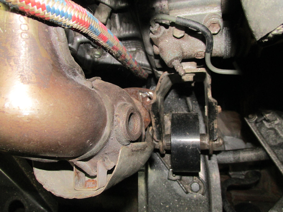 Передний коллектор тоже уперся, но уже в подушку — Toyota Vista (30)