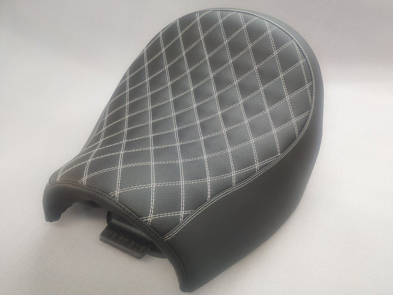 Дверные вставки газ. Под перетяжку. Seat altea перетяжка. Обшивка подушки безопасности митсубиси кольт. Рулевая оплётка на ваз 2112.