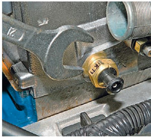 Как выкрутить датчик температуры. Как выкрутить датчик температуры. Как выкрутить датчик температуры. Как выкрутить датчик температуры. Датчик ож калина 8 клапанов.