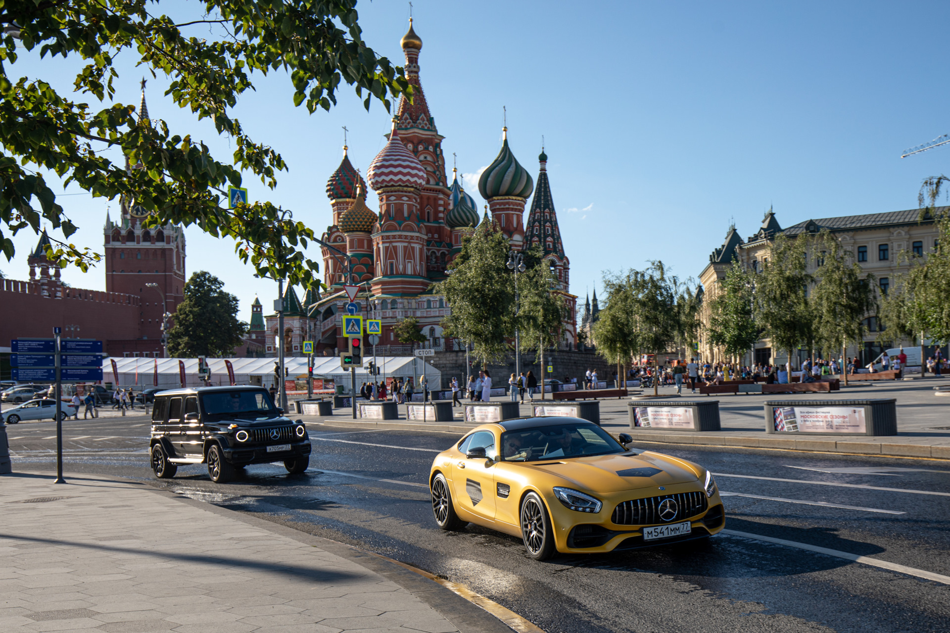 Машина на улице. Машины в Москве. Спорткары в Москве. Суперкары в Москве. Машины на улицах Москвы.