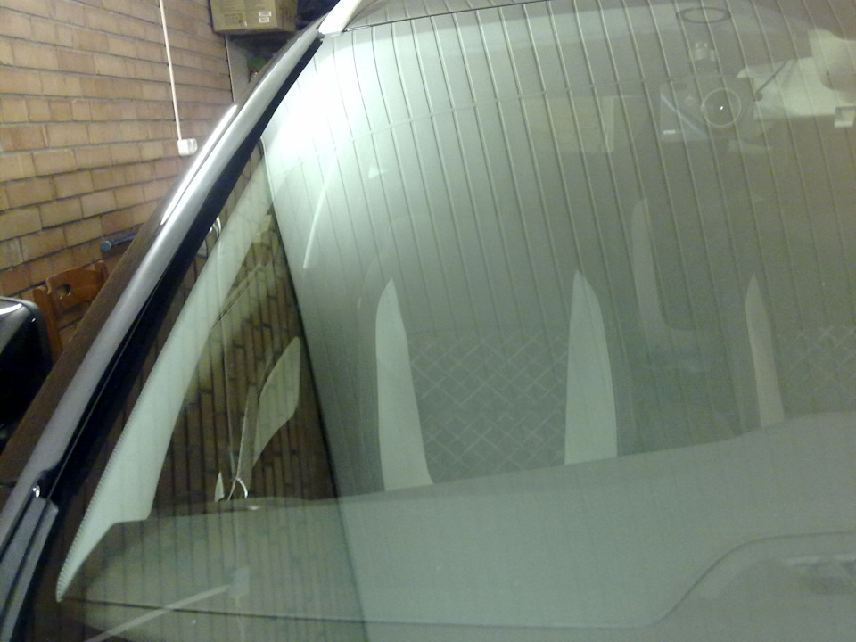 Наклеенный дефлектор. — Lada Vesta SW Cross (1G)