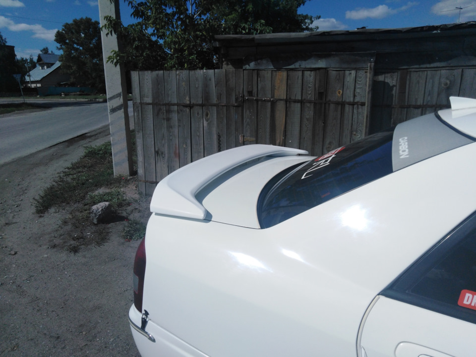 Спойлер /2190 гранта седан/ на крышку багажника (широкий). Спойлер на 74. Gt wing type-b1 карбон. Задний спойлер. Спойлер на багажник машины.