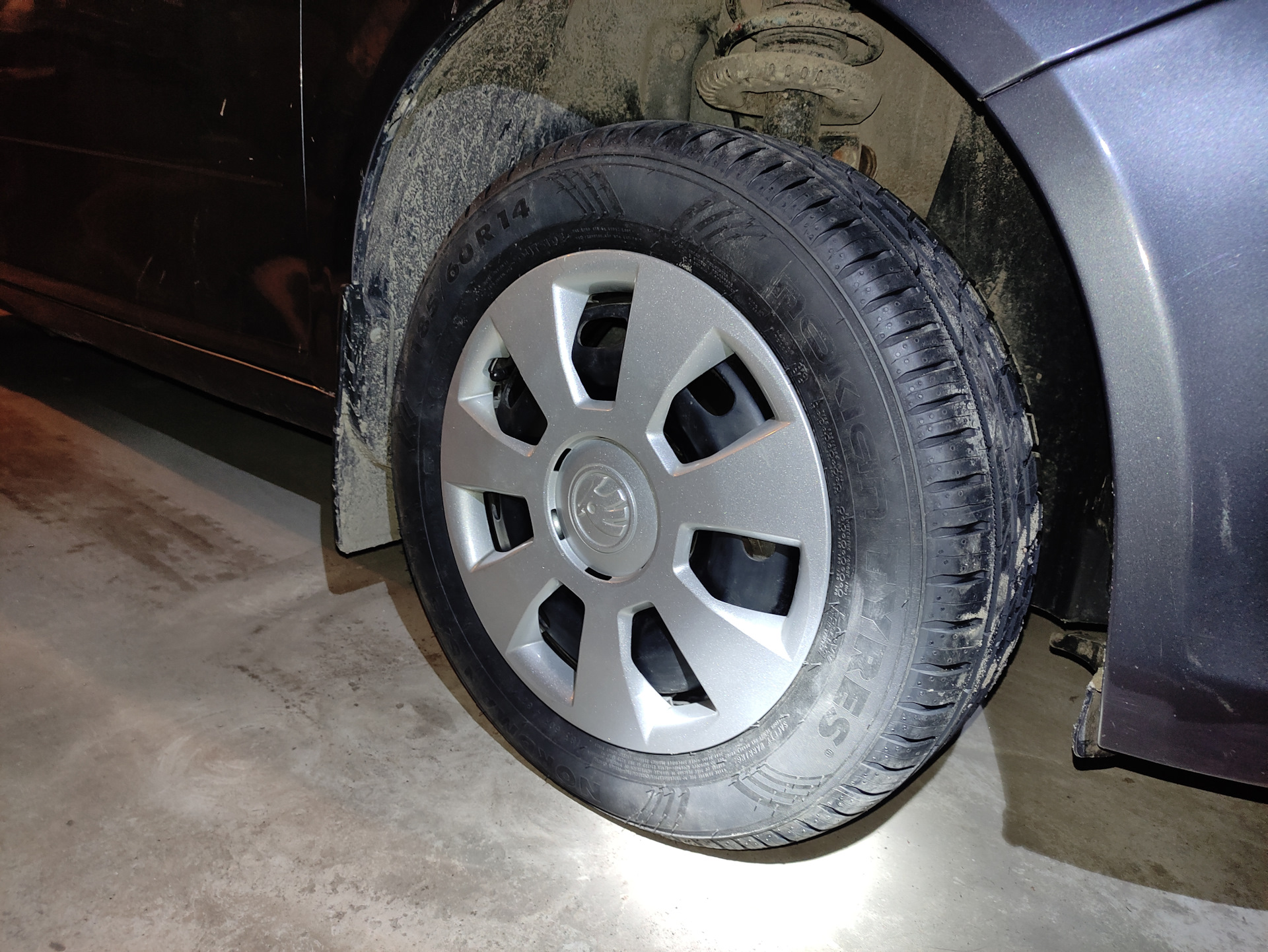 Новые летние шины Nokian Nordman SX3 185/60/R14 + колпаки от рапида ...