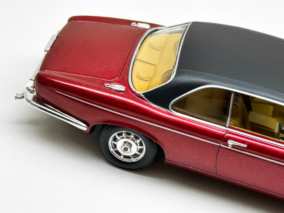 1975 Jaguar XJ12 Coupe Series II 1:43 Minichamps