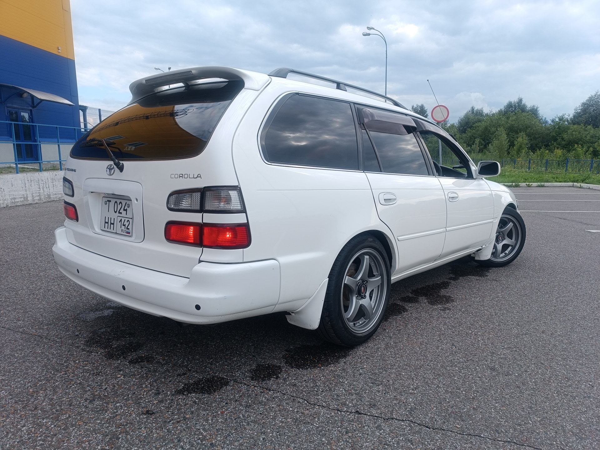 Corolla touring 1.8. Toyota Corolla Wagon 1999. Тойота Королла универсал 1999. Королла универсал 1999. Тойота Королла 1998 универсал.