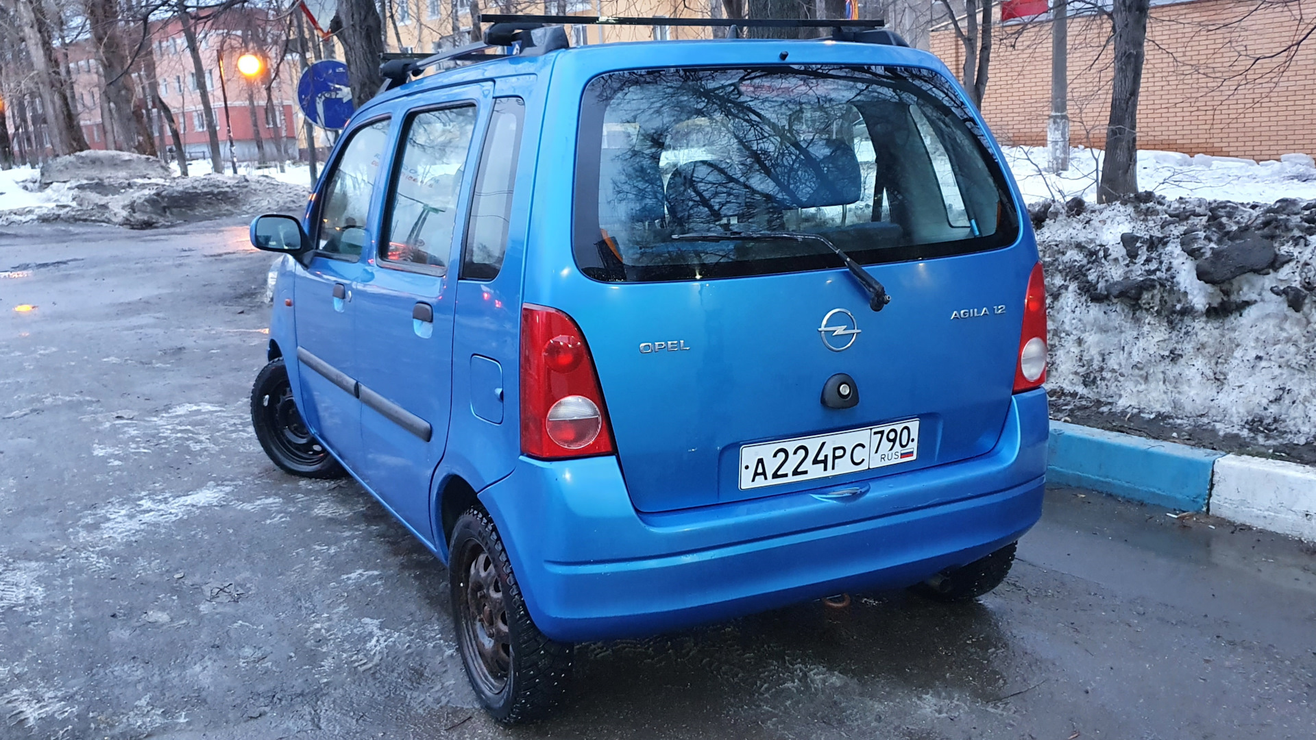 Опель Агила. Opel Agila с 2000-2007 г.в белый фон.