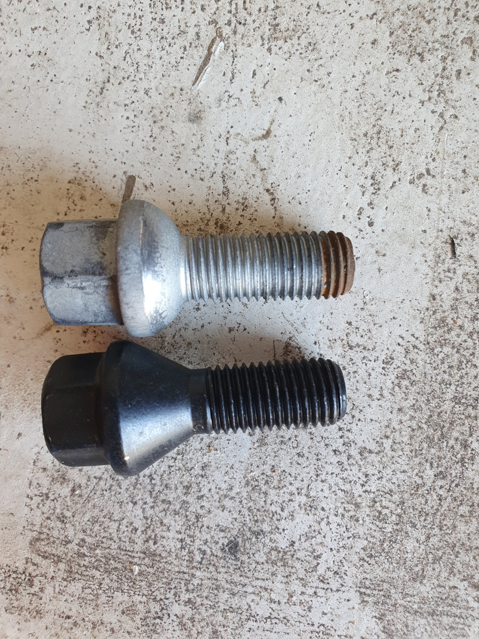 С чего подходят диски на чери тигго 4. j52Aq OE17a zs0WWz2WlRDIyMI 960. С чего подходят диски на чери тигго 4 фото. С чего подходят диски на чери тигго 4-j52Aq OE17a zs0WWz2WlRDIyMI 960. картинка С чего подходят диски на чери тигго 4. картинка j52Aq OE17a zs0WWz2WlRDIyMI 960. В общем решил приобрести второй комплект "17" дисков по нашим заводским параметрам, смотрел сразу в сторону производителя из поднебесной "Replica" Но как оказалось, диски с такими параметрами не пользовались спросом и их временно прекратили производить, в продаже ничего не нашёл. Выбор был очень скудный на наше авто, с центровочными кольцами не очень хотелось возиться да и по вылету были отклонения. Нашёл ещё двух производителей "Proma" и "X'trike" которые делают диски под наше авто. Оба из РФ но выбор сделал в пользу второго, выбор моделей больше, отливают на заводе "K&K" взял модель X-120 HSB. С чего подходят диски на чери тигго 4. j52Aq OE17a zs0WWz2WlRDIyMI 960. С чего подходят диски на чери тигго 4 фото. С чего подходят диски на чери тигго 4-j52Aq OE17a zs0WWz2WlRDIyMI 960. картинка С чего подходят диски на чери тигго 4. картинка j52Aq OE17a zs0WWz2WlRDIyMI 960. В общем решил приобрести второй комплект "17" дисков по нашим заводским параметрам, смотрел сразу в сторону производителя из поднебесной "Replica" Но как оказалось, диски с такими параметрами не пользовались спросом и их временно прекратили производить, в продаже ничего не нашёл. Выбор был очень скудный на наше авто, с центровочными кольцами не очень хотелось возиться да и по вылету были отклонения. Нашёл ещё двух производителей "Proma" и "X'trike" которые делают диски под наше авто. Оба из РФ но выбор сделал в пользу второго, выбор моделей больше, отливают на заводе "K&K" взял модель X-120 HSB.