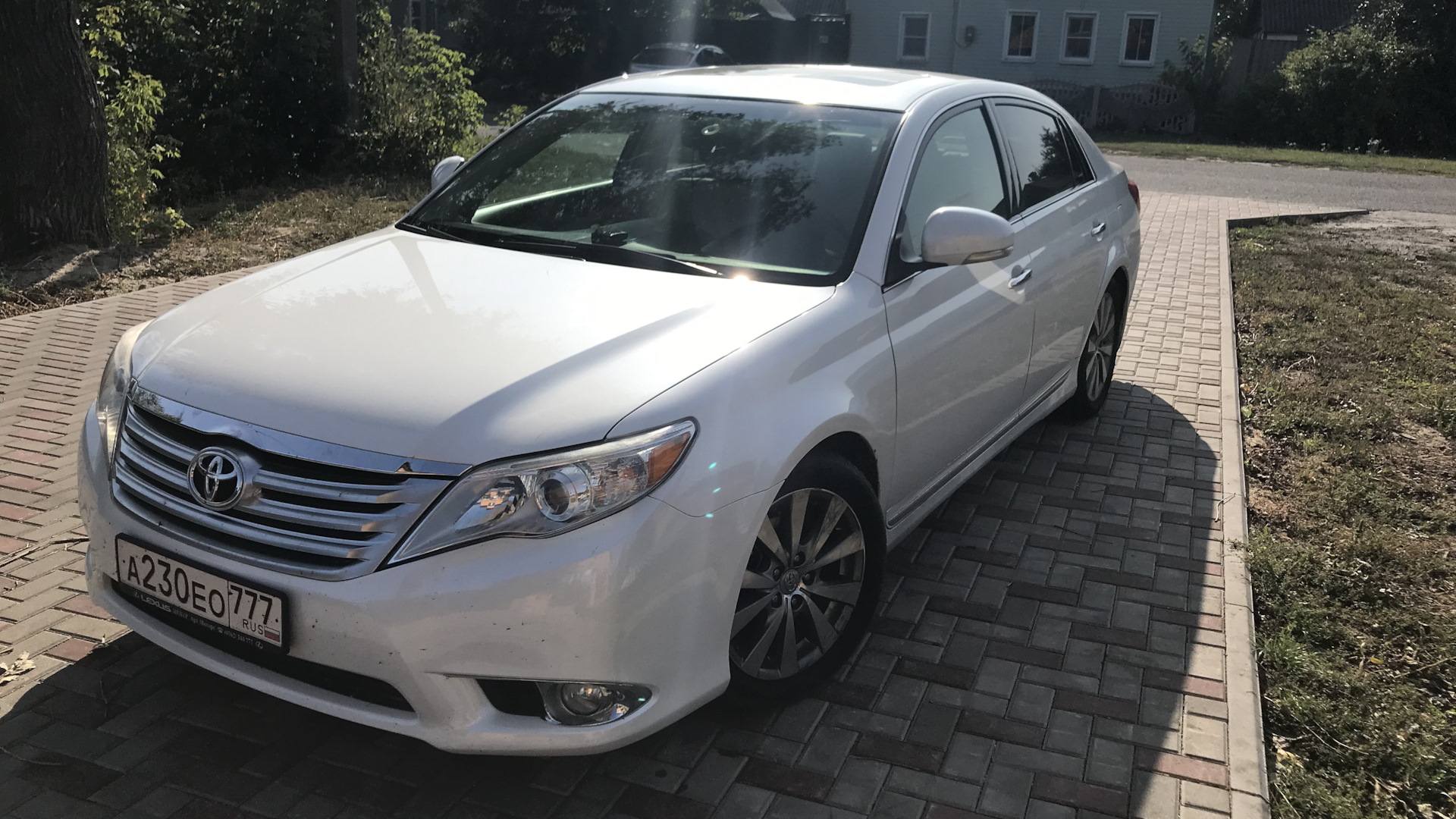 Toyota Avalon (3G) 3.5 бензиновый 2010 | белый перламутр на DRIVE2