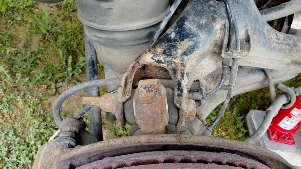 Скрипы в задней подвеске — Land Rover Discovery III, 2,7 л., 2009 года ...