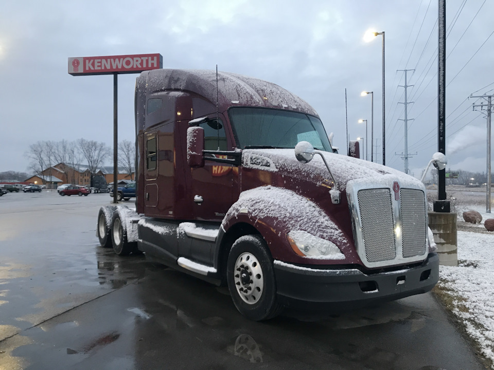 В 17:00 пришла вторая смена и часов в 6 начали что-то делать. — Kenworth T2000