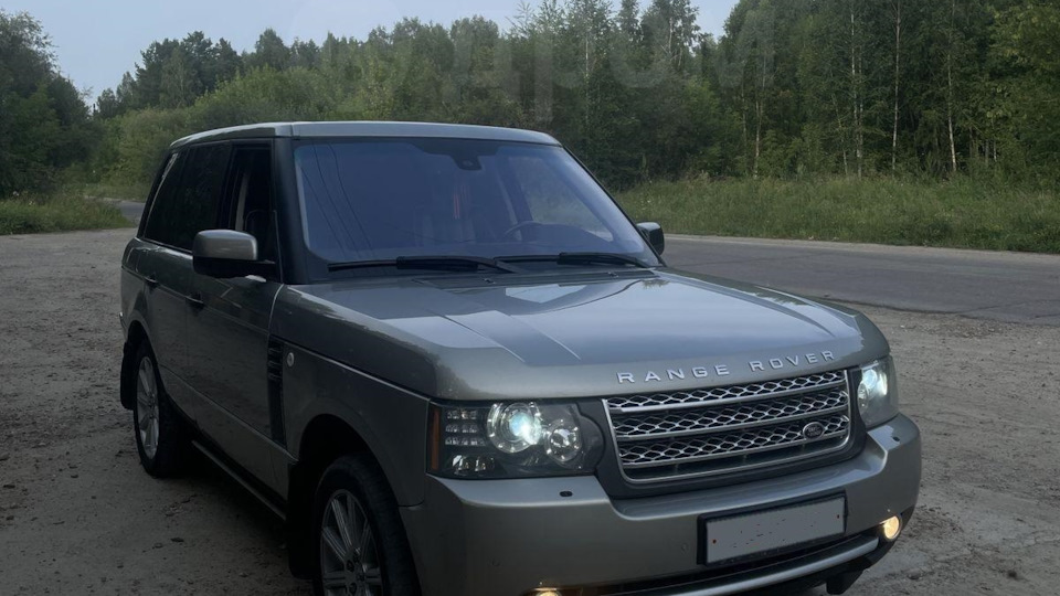 Land Rover Range Rover серый волк