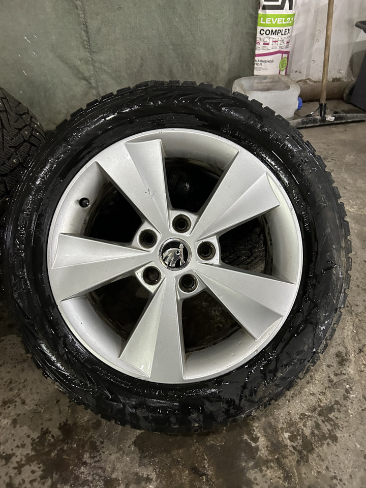 Шины зимние шипованные Nokian 205/55 R16, литые диски 6,5Jx16 ET-44 ...