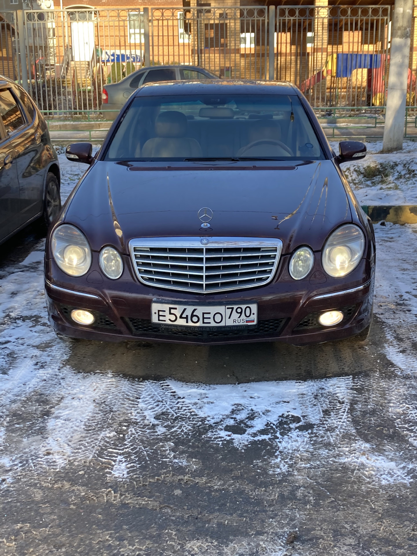 Замена лампочек ПТФ — Mercedes-Benz E-class (W211), 2,5 л, 2007 года ...